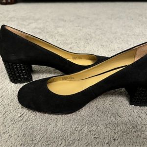 Michal Kors block heel suede shoe